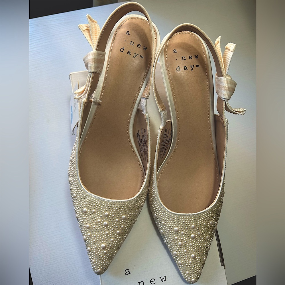 NWT A New Day Women's Elegant Ivory Cream Slingback Kitten Heels size 7 1/2 - Picture 2 of 10
